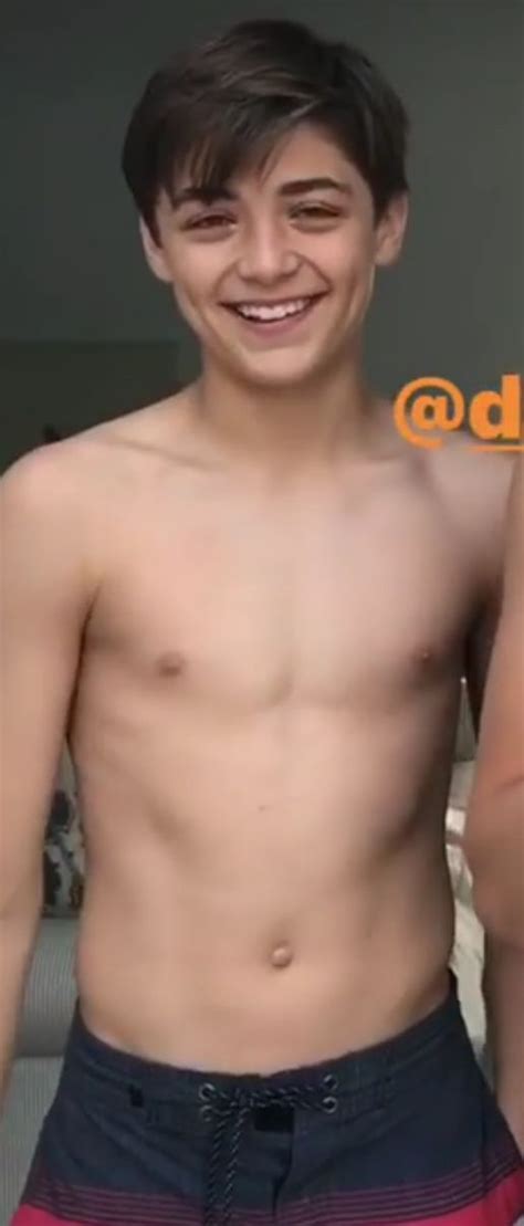 Asher Angel Shirtless And Sexy Photos